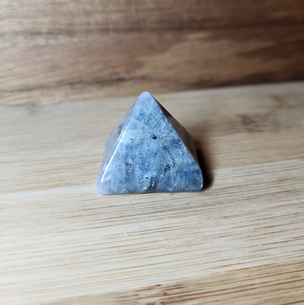 Labradorite Pyramid - Picture 4 of 5